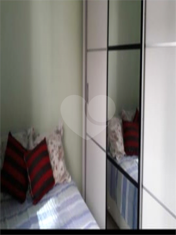 APARTAMENTO em CAMPO LIMPO
