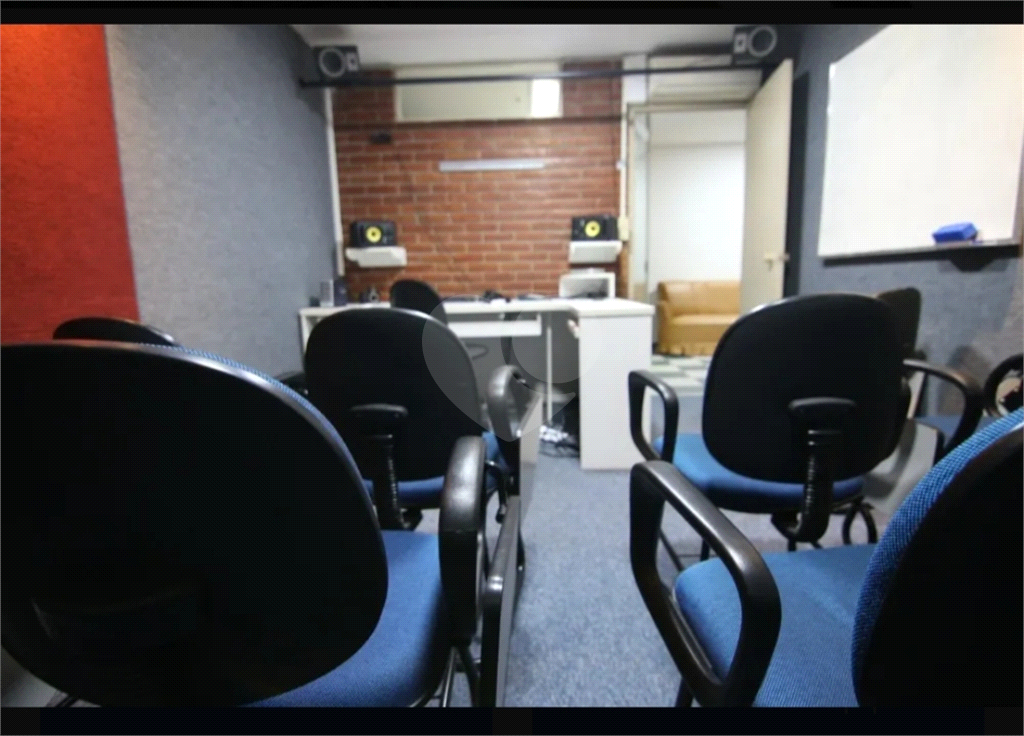 Sala comercial  ao lado do metrô Praça da Árvore
