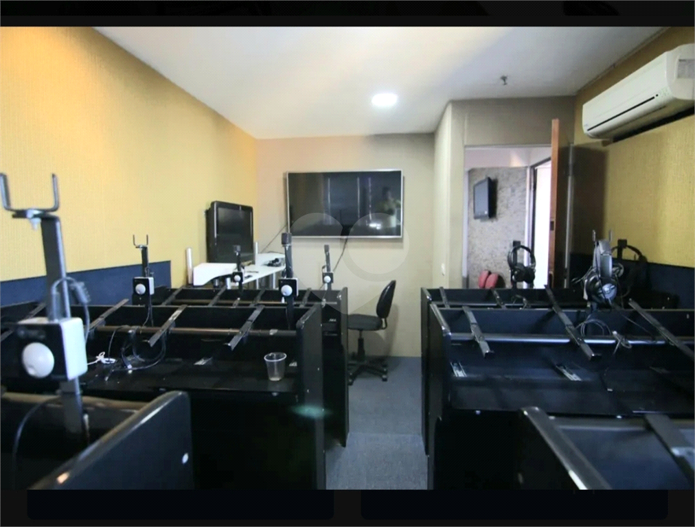 Sala comercial  ao lado do metrô Praça da Árvore