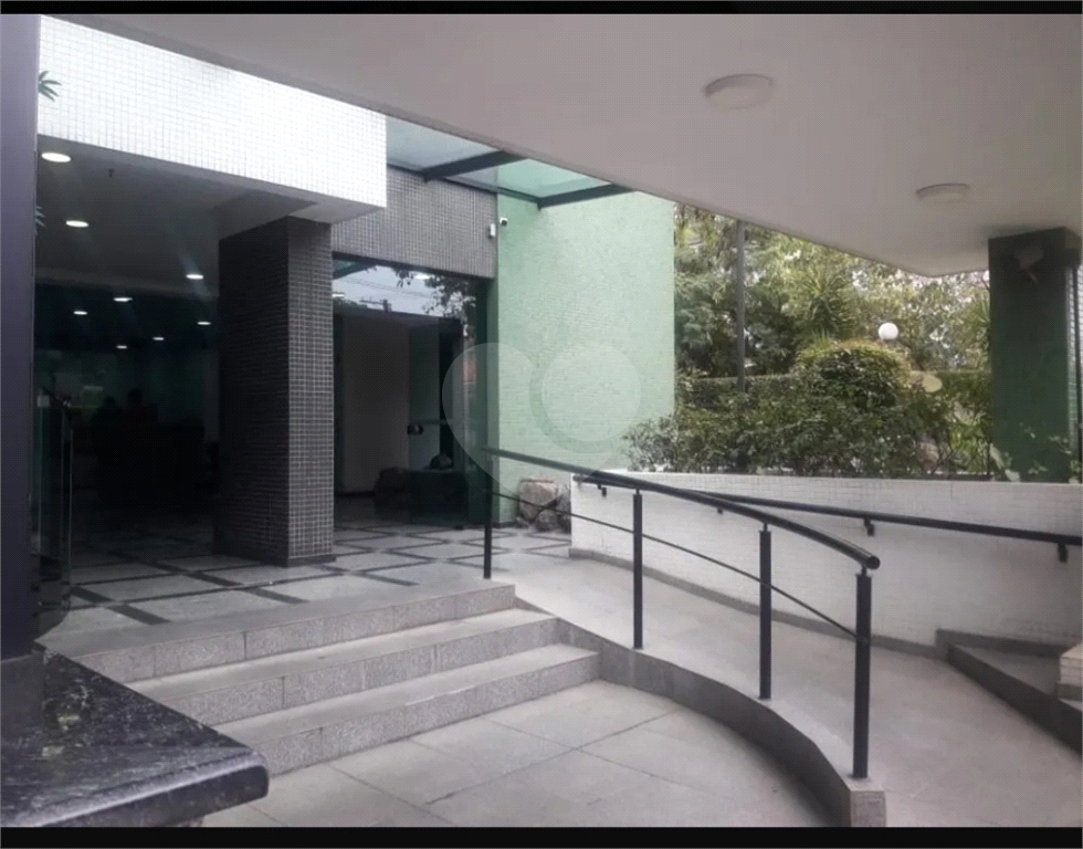 Sala comercial  ao lado do metrô Praça da Árvore