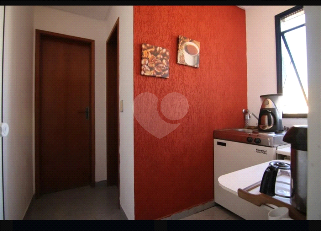 Sala comercial  ao lado do metrô Praça da Árvore