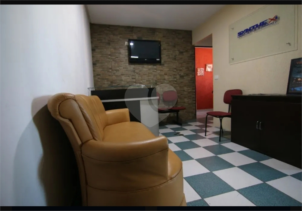 Sala comercial  ao lado do metrô Praça da Árvore