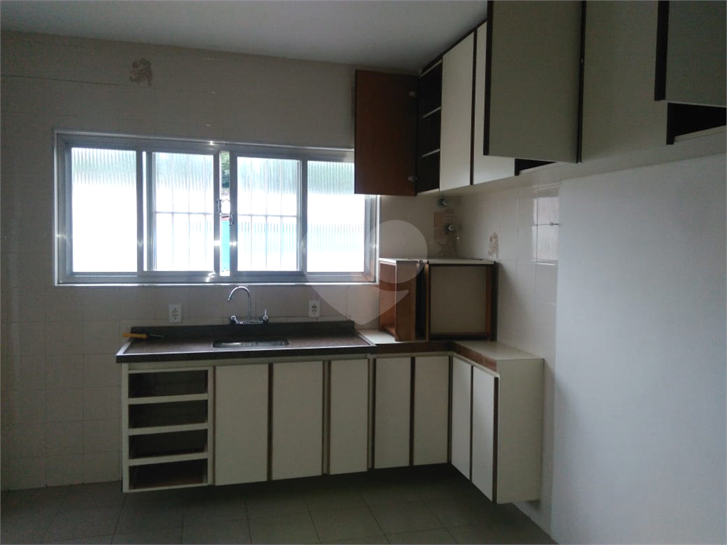 Sobrado venda ou locação HORTO com 254m2, 4 quartos, 2 sala, 2 cozinha, quintal e 3 vagas de garagem