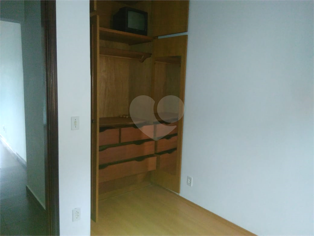 Sobrado venda ou locação HORTO com 254m2, 4 quartos, 2 sala, 2 cozinha, quintal e 3 vagas de garagem