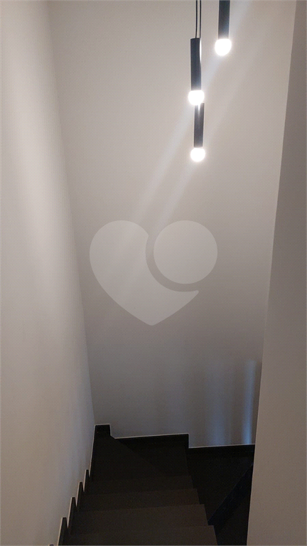 Lindo apartamento, duplex localizado no bairro Casa Verde, possuí 3 dormitórios 2 suítes.
