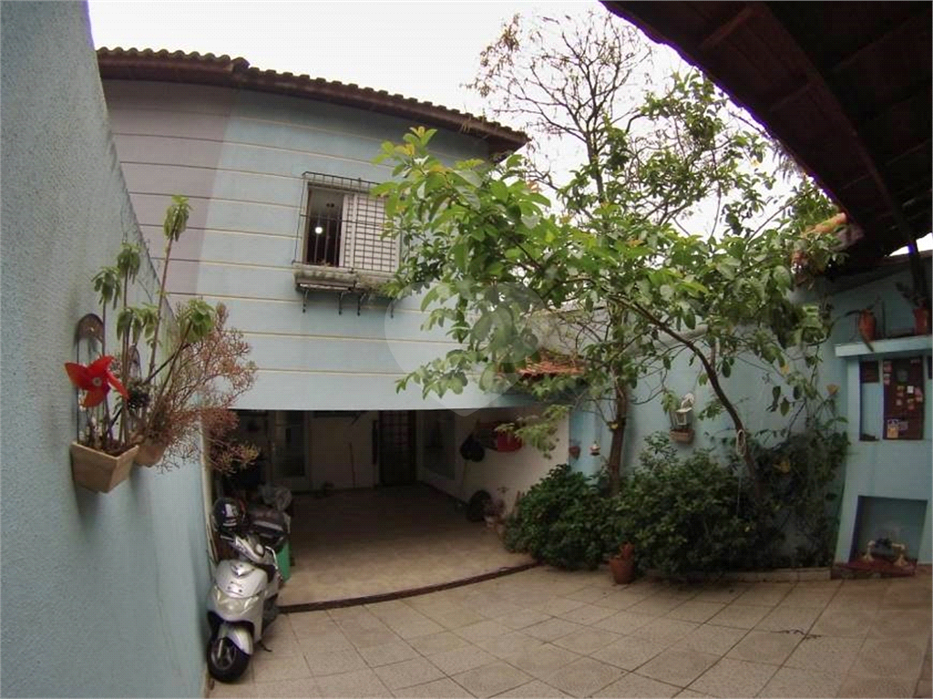 Sobrado. Estuda Permuta