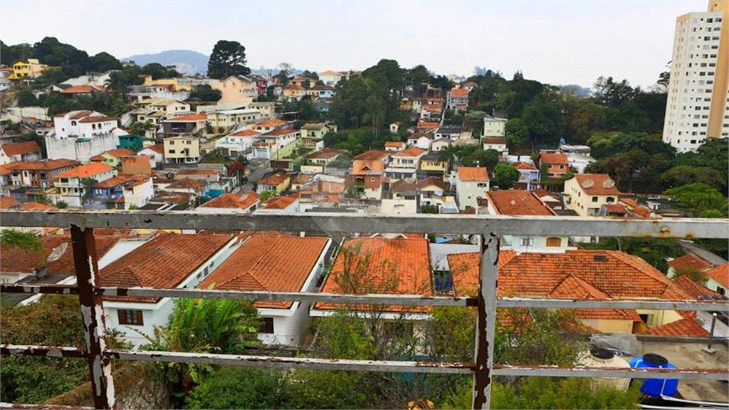 Sobrado. Estuda Permuta