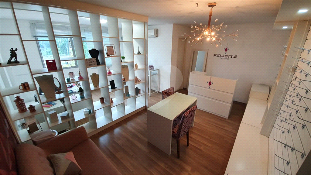 Sala Comercial decorada em Santana 