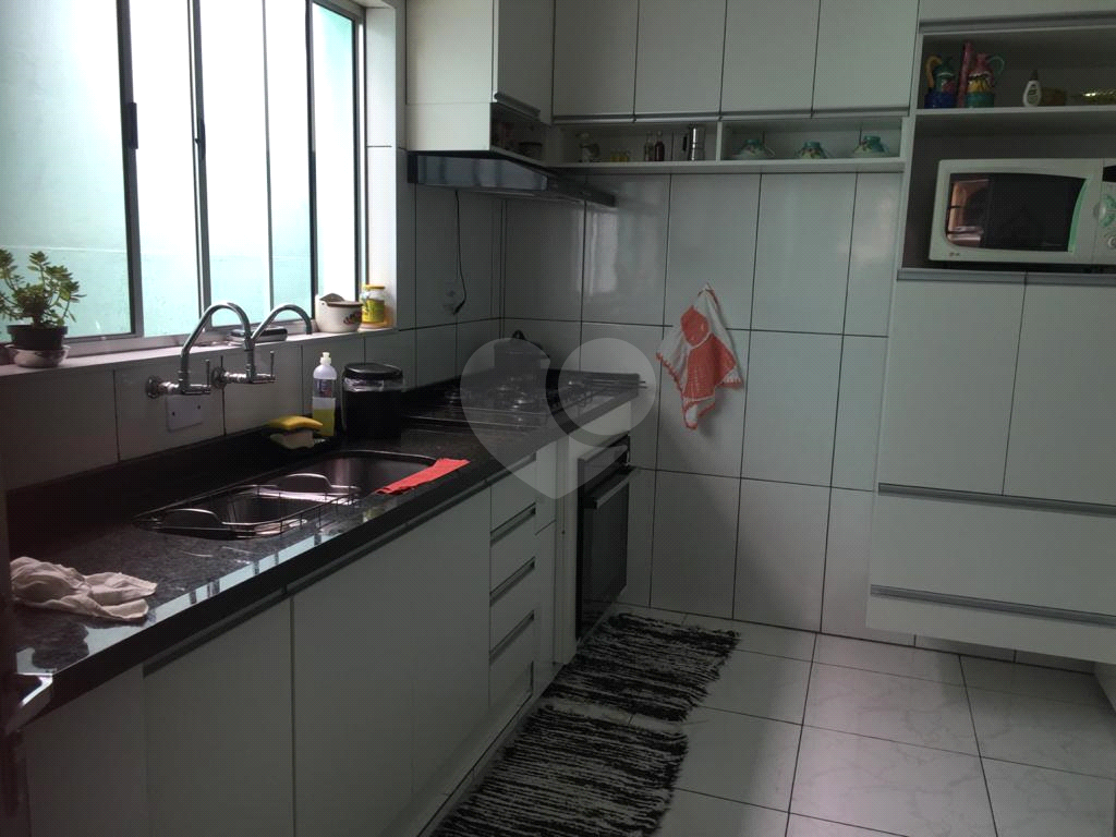 Casa em rua tranquila, reformada