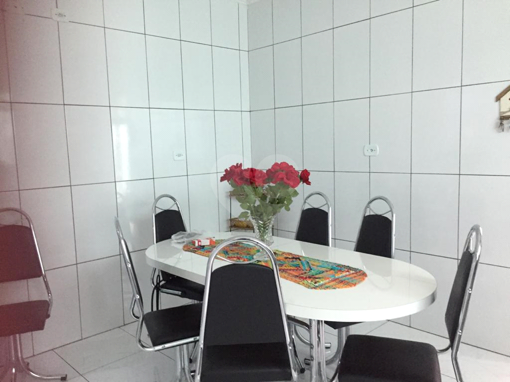 Casa em rua tranquila, reformada