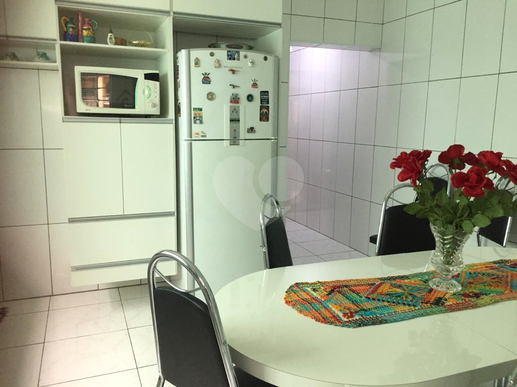 Casa em rua tranquila, reformada