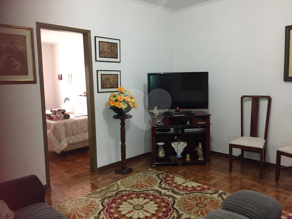 Casa em rua tranquila, reformada