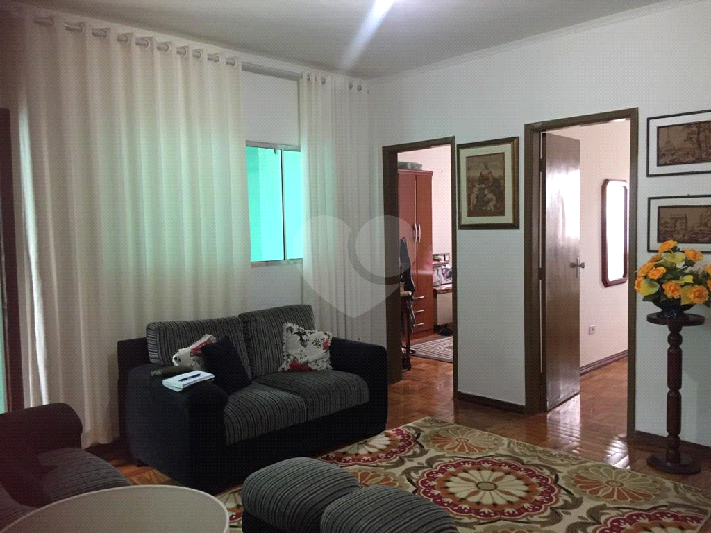 Casa em rua tranquila, reformada