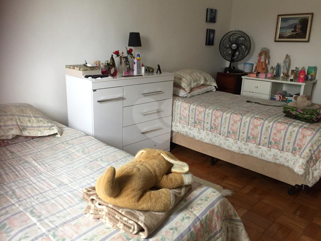 Casa em rua tranquila, reformada