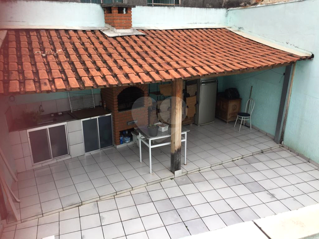 Casa em rua tranquila, reformada