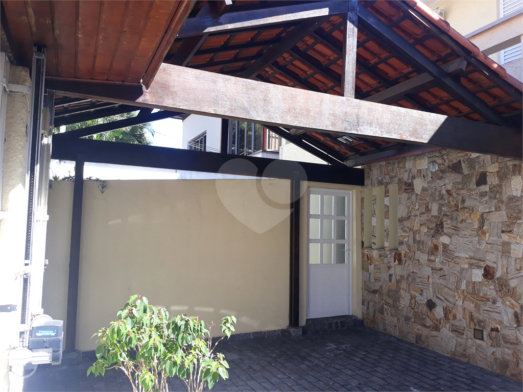 SOBRADO MARAVILHOSO NAS PALMAS DO TREMEMBÉ COM 3 SUITES COM ARMÁRIOS EMBUTIDOS, PISCINA, LAREIRA 