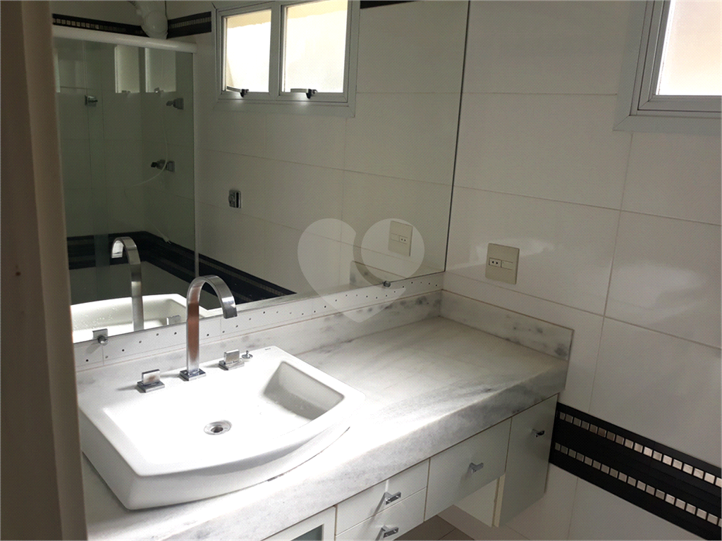 SOBRADO MARAVILHOSO NAS PALMAS DO TREMEMBÉ COM 3 SUITES COM ARMÁRIOS EMBUTIDOS, PISCINA, LAREIRA 