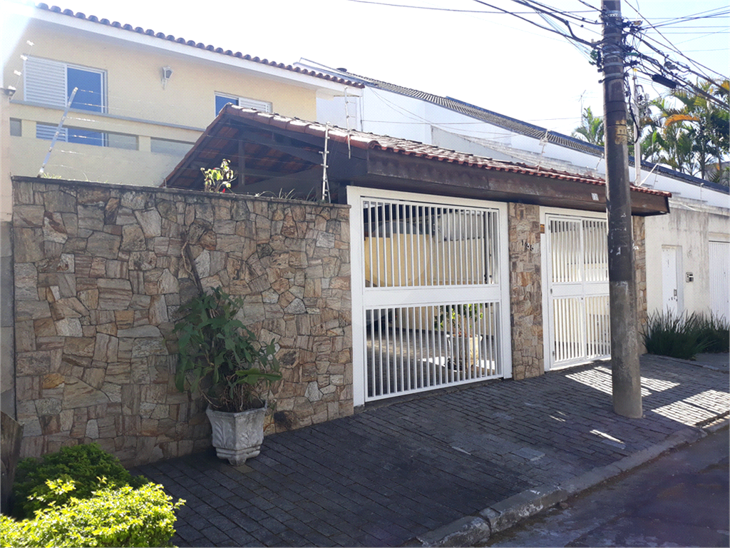 SOBRADO MARAVILHOSO NAS PALMAS DO TREMEMBÉ COM 3 SUITES COM ARMÁRIOS EMBUTIDOS, PISCINA, LAREIRA 