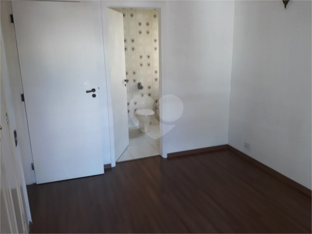 SOBRADO MARAVILHOSO NAS PALMAS DO TREMEMBÉ COM 3 SUITES COM ARMÁRIOS EMBUTIDOS, PISCINA, LAREIRA 