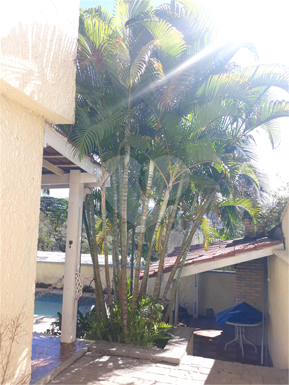 SOBRADO MARAVILHOSO NAS PALMAS DO TREMEMBÉ COM 3 SUITES COM ARMÁRIOS EMBUTIDOS, PISCINA, LAREIRA 