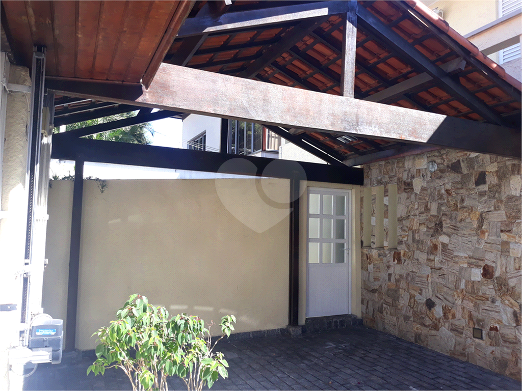 SOBRADO MARAVILHOSO NAS PALMAS DO TREMEMBÉ COM 3 SUITES COM ARMÁRIOS EMBUTIDOS, PISCINA, LAREIRA 