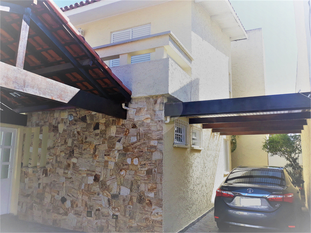 SOBRADO MARAVILHOSO NAS PALMAS DO TREMEMBÉ COM 3 SUITES COM ARMÁRIOS EMBUTIDOS, PISCINA, LAREIRA 