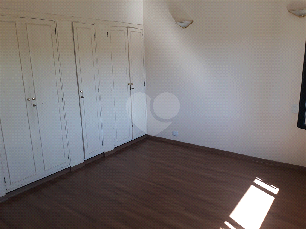 SOBRADO MARAVILHOSO NAS PALMAS DO TREMEMBÉ COM 3 SUITES COM ARMÁRIOS EMBUTIDOS, PISCINA, LAREIRA 