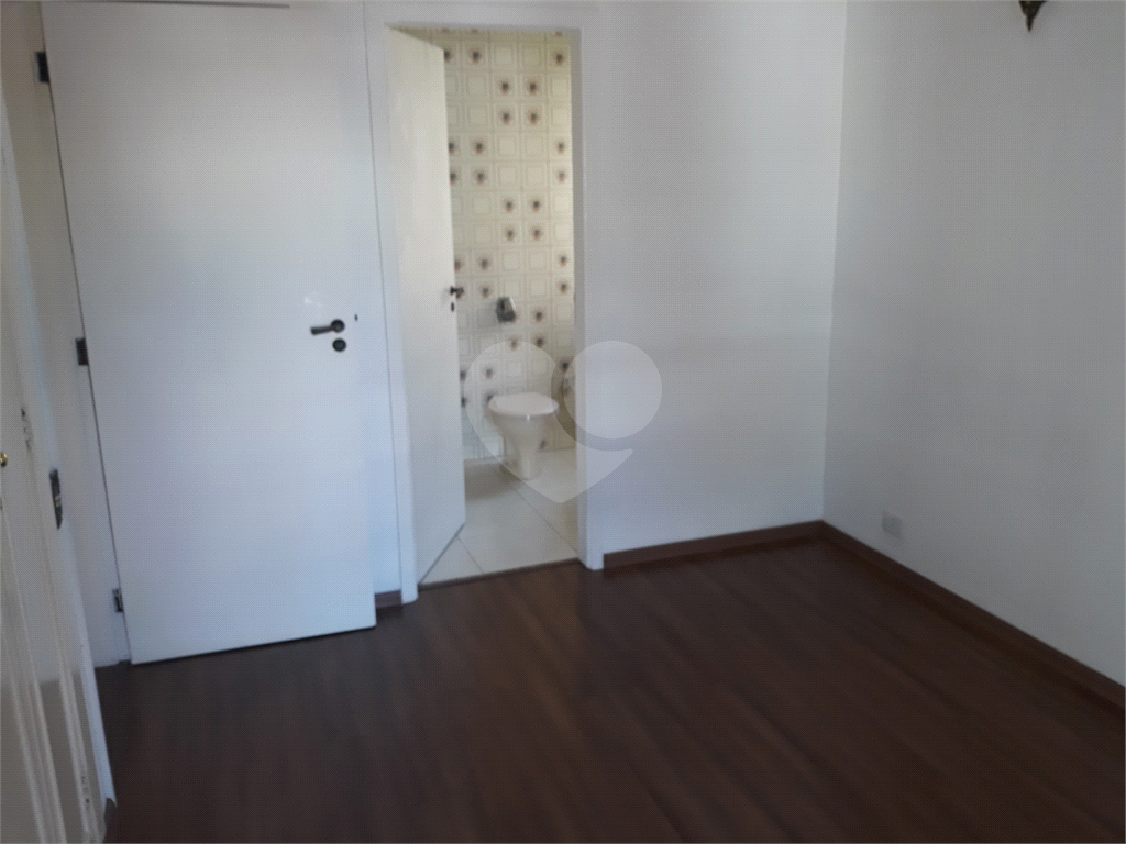 SOBRADO MARAVILHOSO NAS PALMAS DO TREMEMBÉ COM 3 SUITES COM ARMÁRIOS EMBUTIDOS, PISCINA, LAREIRA 