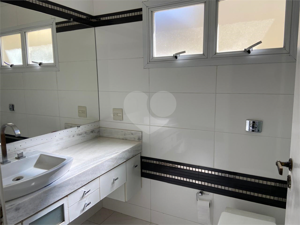 SOBRADO MARAVILHOSO NAS PALMAS DO TREMEMBÉ COM 3 SUITES COM ARMÁRIOS EMBUTIDOS, PISCINA, LAREIRA 
