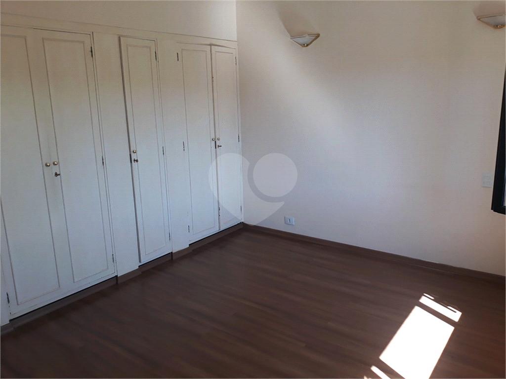 SOBRADO MARAVILHOSO NAS PALMAS DO TREMEMBÉ COM 3 SUITES COM ARMÁRIOS EMBUTIDOS, PISCINA, LAREIRA 