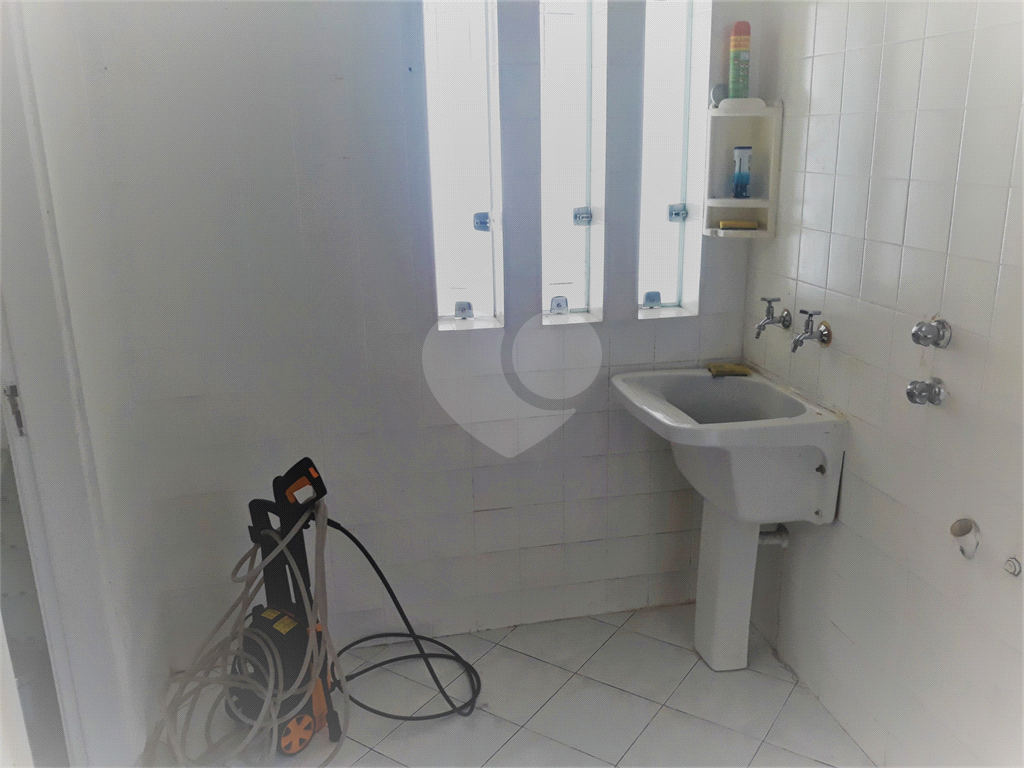 SOBRADO MARAVILHOSO NAS PALMAS DO TREMEMBÉ COM 3 SUITES COM ARMÁRIOS EMBUTIDOS, PISCINA, LAREIRA 