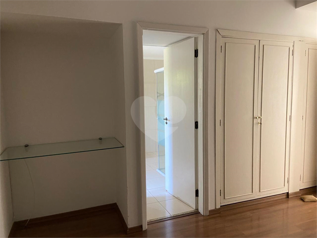 SOBRADO MARAVILHOSO NAS PALMAS DO TREMEMBÉ COM 3 SUITES COM ARMÁRIOS EMBUTIDOS, PISCINA, LAREIRA 