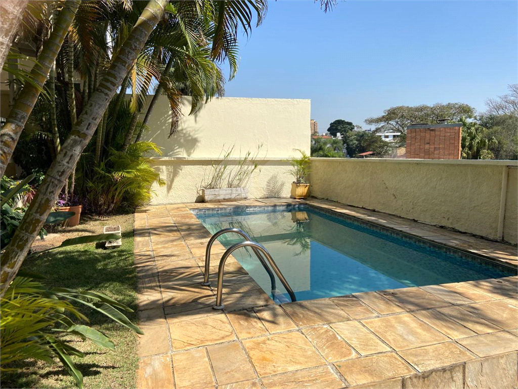 SOBRADO MARAVILHOSO NAS PALMAS DO TREMEMBÉ COM 3 SUITES COM ARMÁRIOS EMBUTIDOS, PISCINA, LAREIRA 