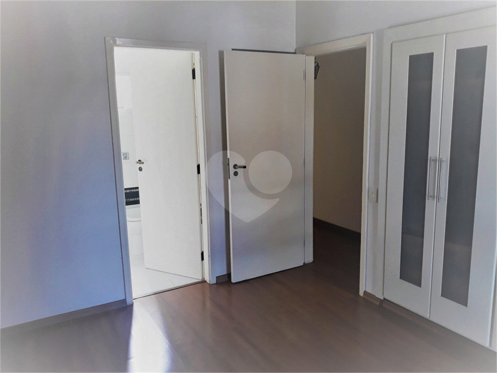 SOBRADO MARAVILHOSO NAS PALMAS DO TREMEMBÉ COM 3 SUITES COM ARMÁRIOS EMBUTIDOS, PISCINA, LAREIRA 