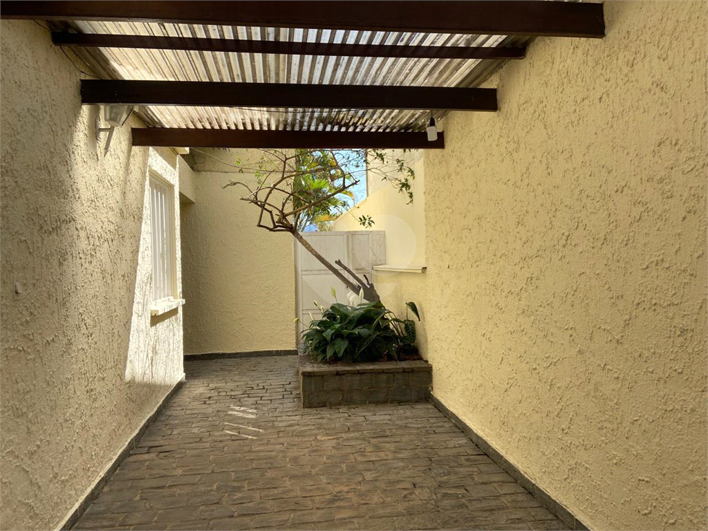SOBRADO MARAVILHOSO NAS PALMAS DO TREMEMBÉ COM 3 SUITES COM ARMÁRIOS EMBUTIDOS, PISCINA, LAREIRA 