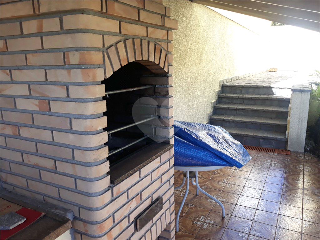 SOBRADO MARAVILHOSO NAS PALMAS DO TREMEMBÉ COM 3 SUITES COM ARMÁRIOS EMBUTIDOS, PISCINA, LAREIRA 