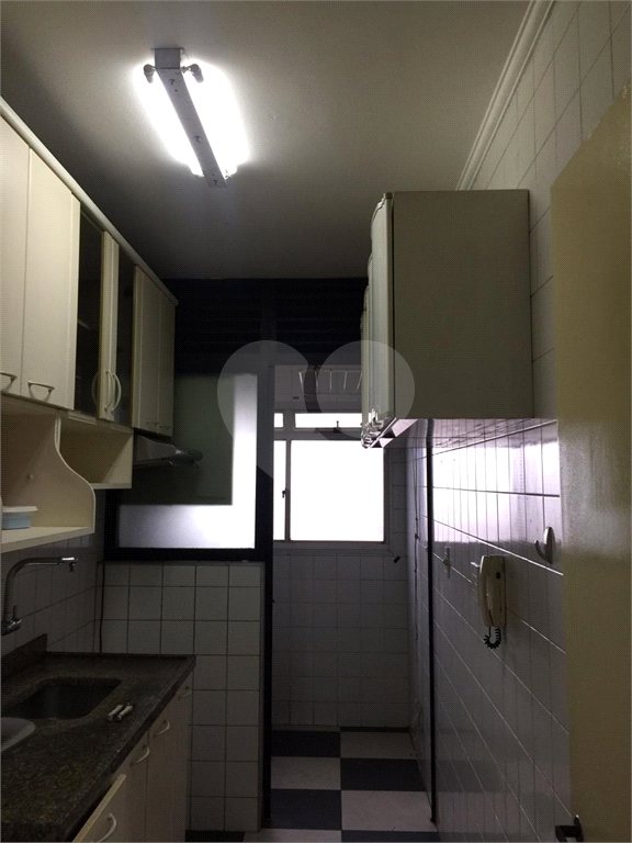 APARTAMENTO em CENTRO