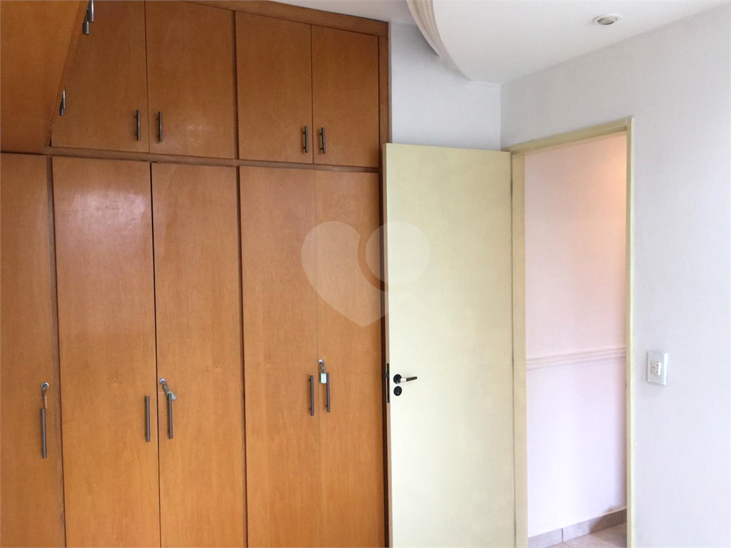 APARTAMENTO em CENTRO
