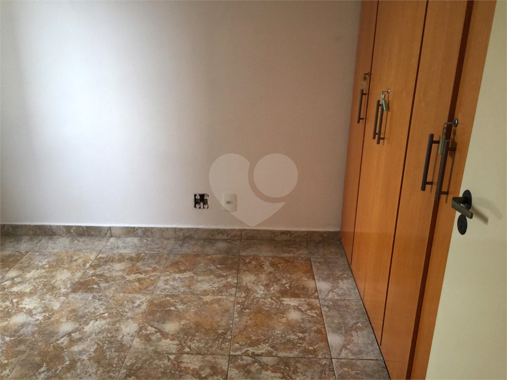 APARTAMENTO em CENTRO