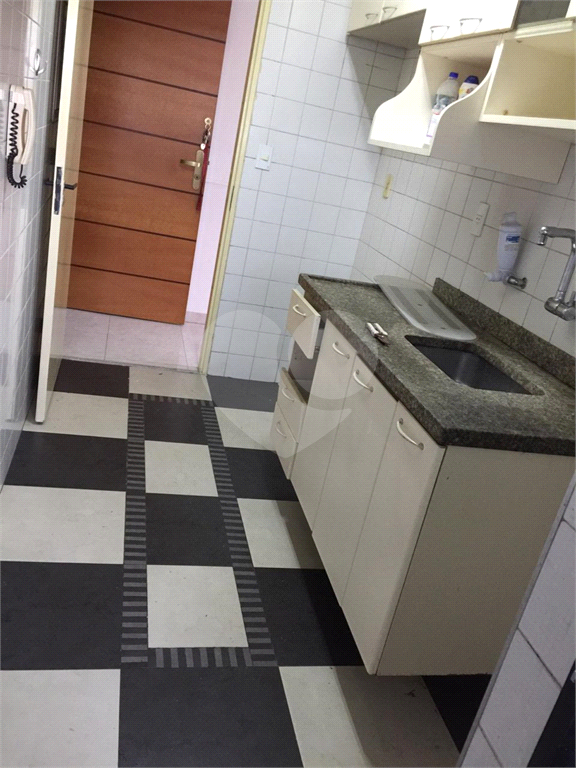 APARTAMENTO em CENTRO