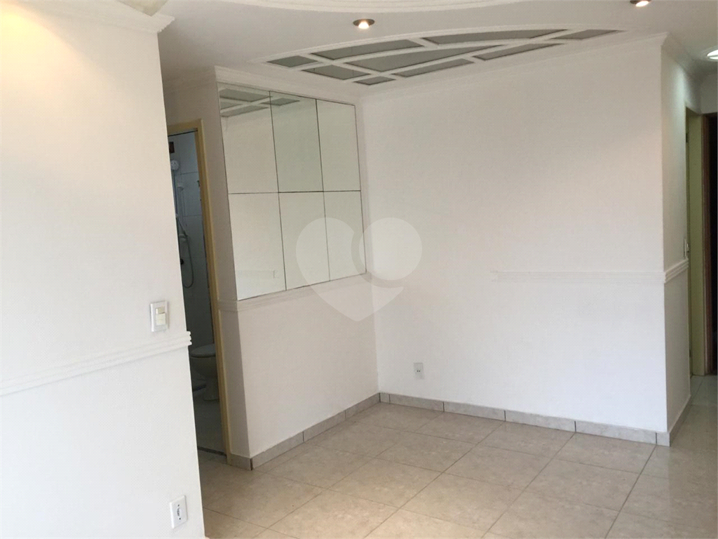 APARTAMENTO em CENTRO