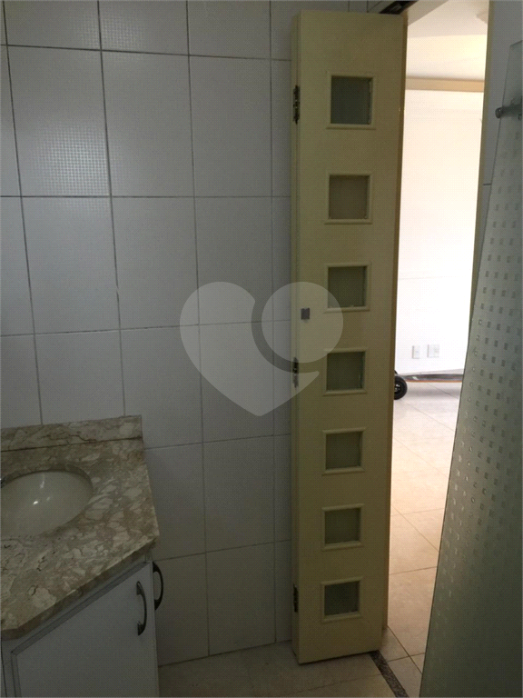 APARTAMENTO em CENTRO
