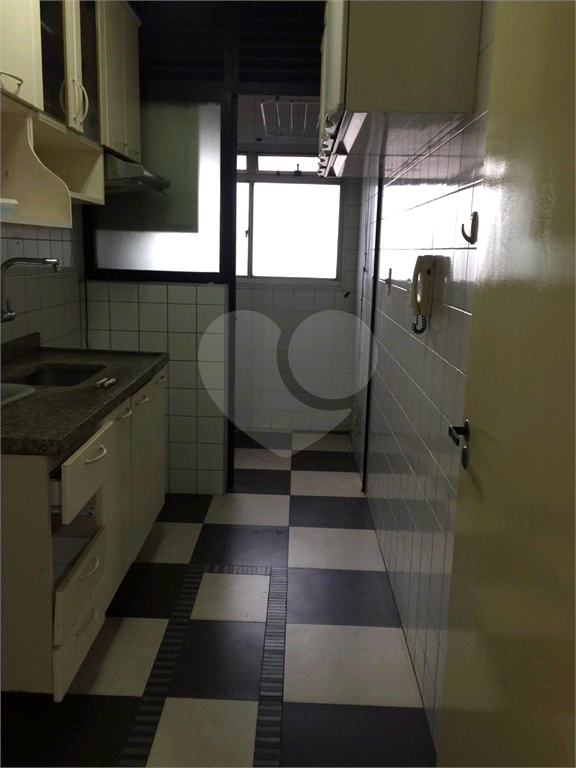 APARTAMENTO em CENTRO