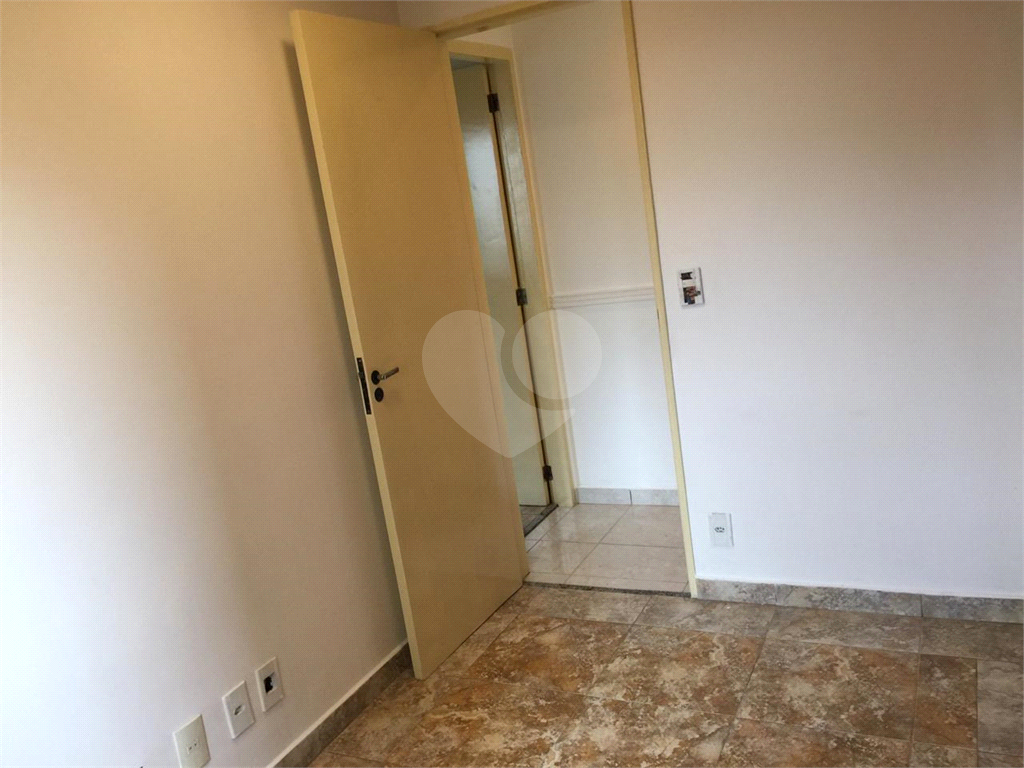 APARTAMENTO em CENTRO