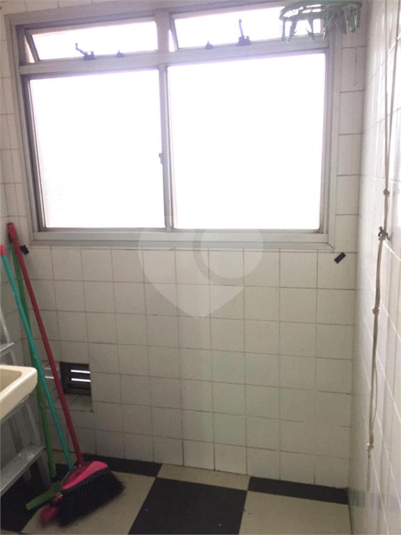 APARTAMENTO em CENTRO