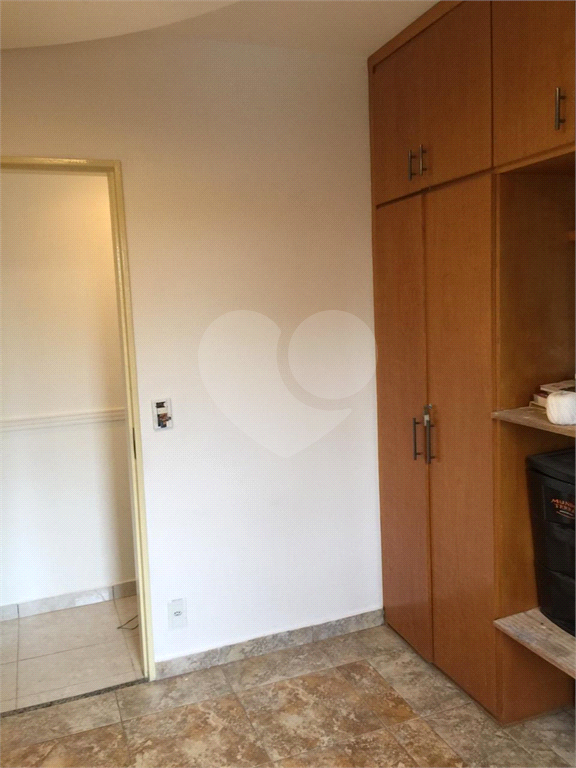 APARTAMENTO em CENTRO