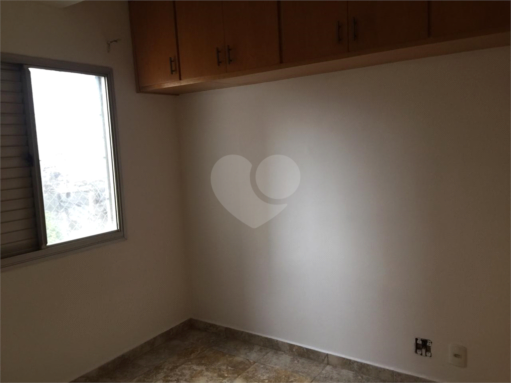 APARTAMENTO em CENTRO