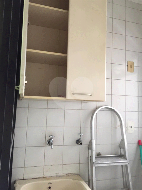 APARTAMENTO em CENTRO
