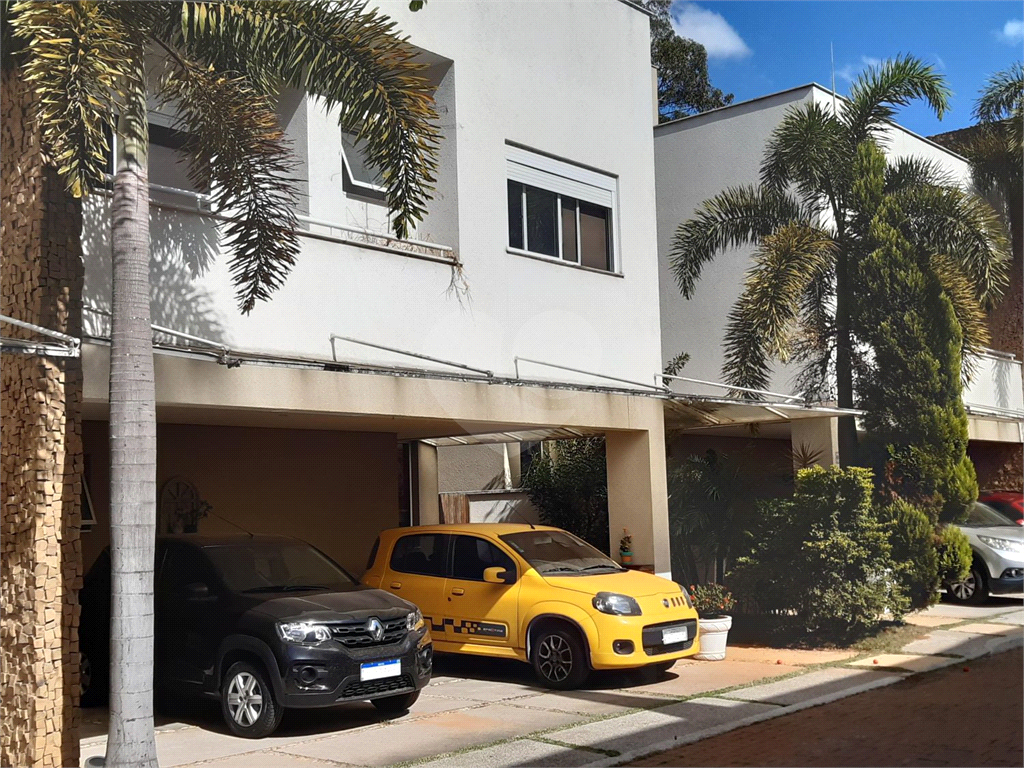 Casa de Condomínio à venda com 4 quartos, 240m² - Foto 2