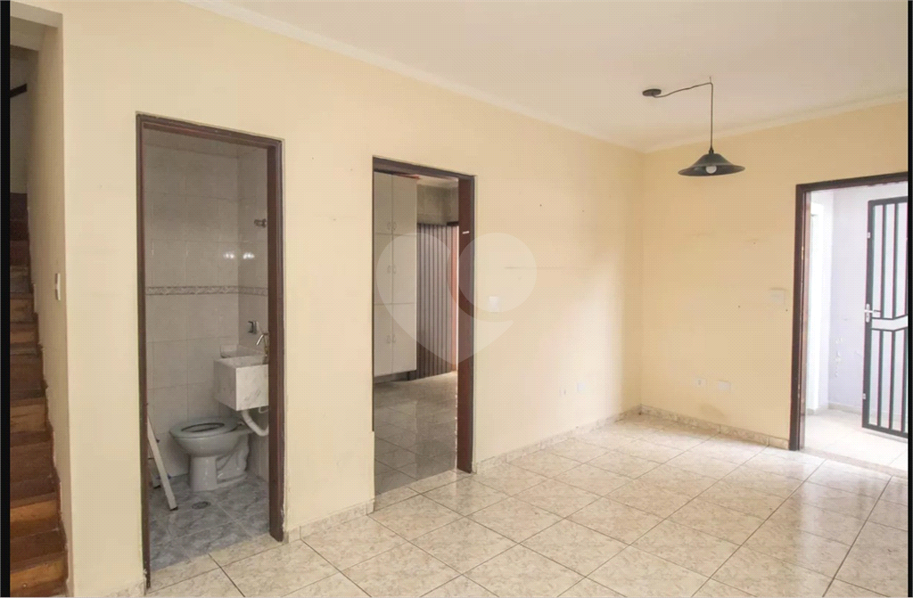 Sobrado 02 dormitórios a apenas 15 minutos andando para o metrô Parada Inglesa.